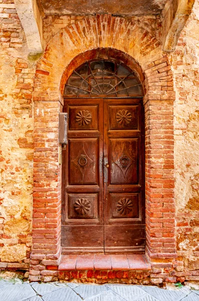 Pienza Toscana Italia Vista Detalle Arquitectónico Con Antigua Puerta Madera —  Fotos de Stock