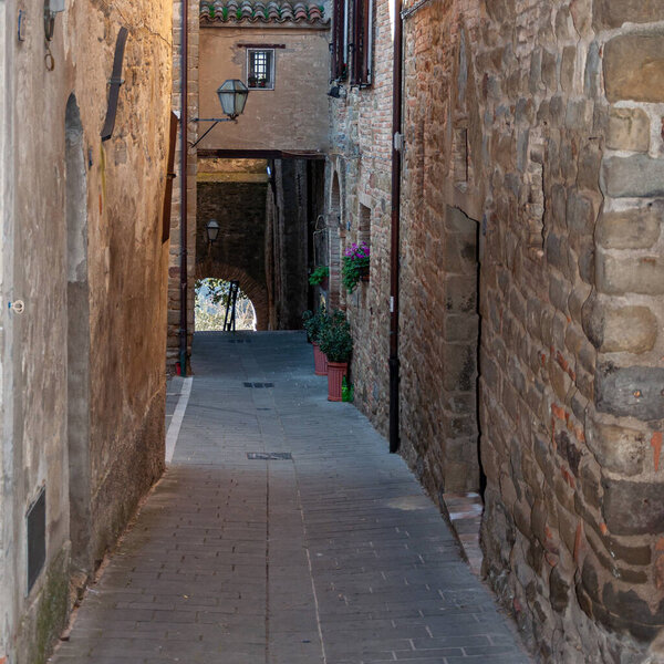 Bettona, village in Umbria of Etruscan origins, Italy. Close to Assisi, it rises on the Martani mountains on the banks of the Tiber river. View of typical alleys in the center.