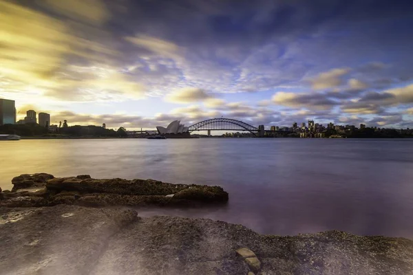 Opéra vue de la chaise de Mme Macquarie au crépuscule — Photo