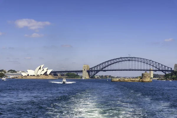 Wspaniały widok wokół Harbour Bridge w Sydney — Zdjęcie stockowe