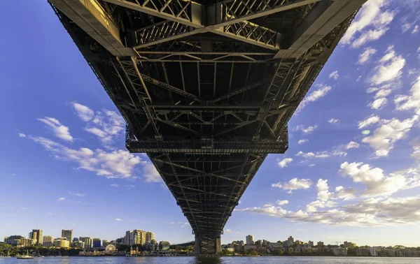 La gran vista alrededor de Harbour Bridge en Sydney — Foto de Stock