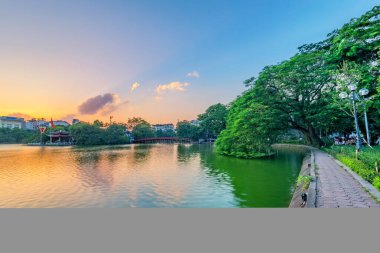 Geri Dönen Kılıç Gölü 'ndeki Huc Köprüsü, Vietnam