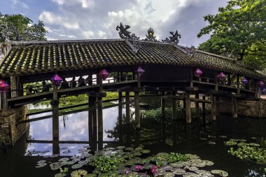 Eski tuğla köprü Thanh Toan Hue 'da, Vietnam' ın eski başkenti.