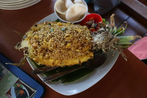 Nasi goreng Nanas Khusus Makanan Indonesia — Stok Foto