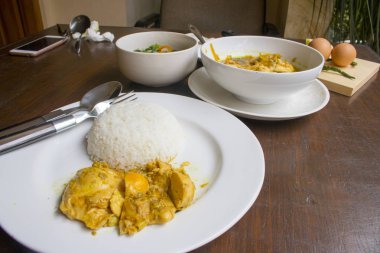 Yumurta soya sosu, tavuk soya sosu, Opor Ayam, tavuk suyu, Endonezya gıda | Assian gıda