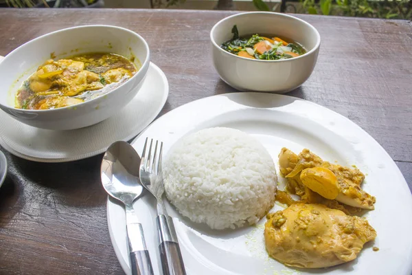 Yumurta soya sosu, tavuk soya sosu, Opor Ayam, tavuk suyu, Endonezya gıda | Assian gıda