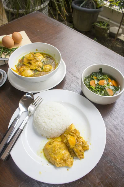 Yumurta soya sosu, tavuk soya sosu, Opor Ayam, tavuk suyu, Endonezya gıda | Assian gıda