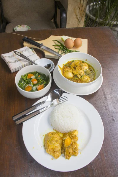 Yumurta soya sosu, tavuk soya sosu, Opor Ayam, tavuk suyu, Endonezya gıda | Assian gıda