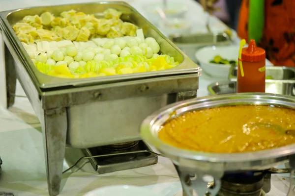 Festa Casamento Com Decoração Flores Refeição Casamento Comida Assiana — Fotografia de Stock