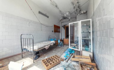 Terk edilmiş ve yok edilmiş tıbbi Oda bir tıbbi.
