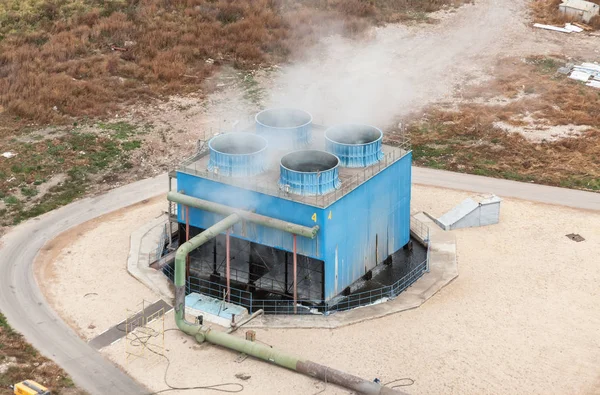 Μπλε Βιομηχανικής Ψύξης Πύργος Ένα Εργοστάσιο Χημικών Top View Εστίαση — Φωτογραφία Αρχείου