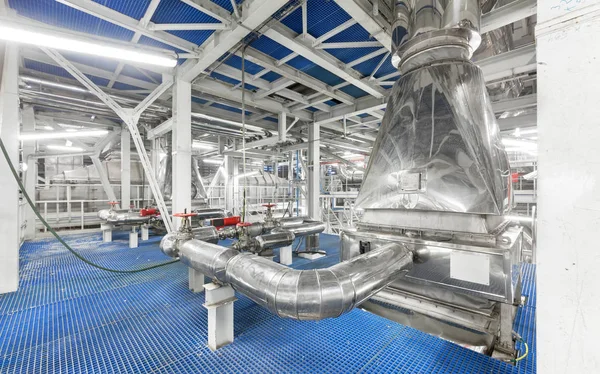 Riscaldatore Aria Industriale Gigante Con Sistema Tubazioni Presso Impianto Chimico — Foto Stock