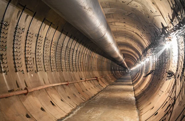 Üres Alagút Metró Építés Alatt Nagy Ideiglenes Szellőztető Cső Alatt — Stock Fotó