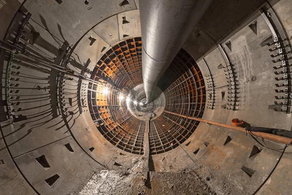 Leerer Bahn Tunnel Bau Großes Provisorisches Lüftungsrohr Unter Der Decke lizenzfreie Stockfotos