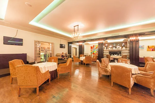 Moskova - Ağustos 2014: İç Gürcistan restoran ve Avrupa mutfağı - 