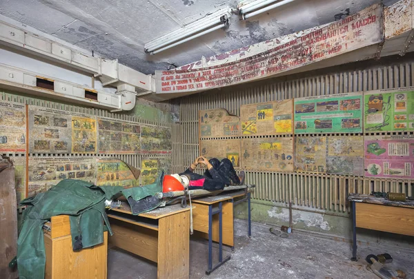 Chambre Dans Abri Aérien Abandonné Pendant Guerre Froide Avec Slogan — Photo