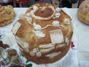 Kraliyet tacı olarak ekmek ,  