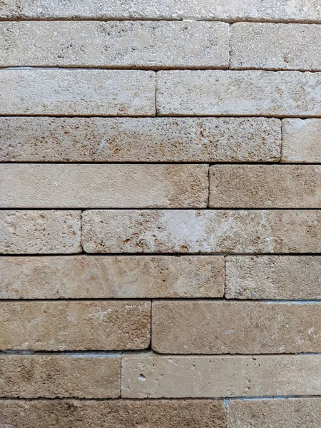 Pierre briques de tuiles de roche pour mur en couleur marron comme fond d'écran moderne en matériau naturel — Photo