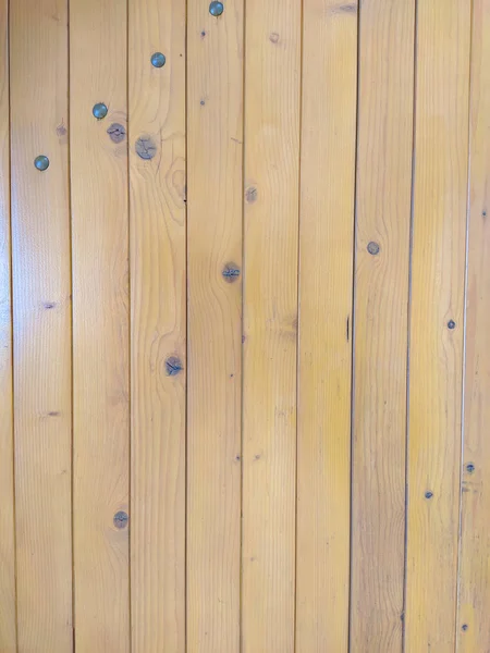 Világosbarna fa deszkák egymásra rakva vintage érzéssel és durva textúrával, fa vonalakkal és csomókkal, természetes mintázatot alkotva — Stock Fotó