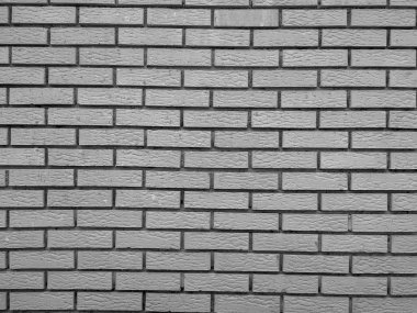 Binanın duvarındaki tuğlalardan yapılmış modern taş duvar. Kaba dokusu ve antika antika doğal deseni siyah-beyaz.