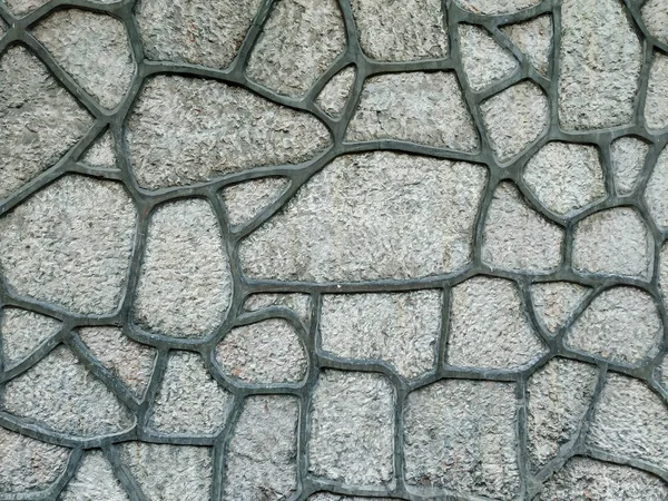 Fond de mur de pierre de roche en briques sur un mur du bâtiment à l'extérieur ou pour les rez-de-chaussée avec une texture rugueuse et un motif naturel intéressant collé avec du ciment — Photo
