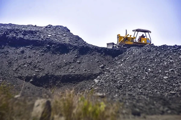 Kohlebergwerke - Schutzwälle bleiben. — Stockfoto