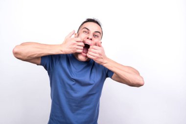 Dalga geçmeyi adam.