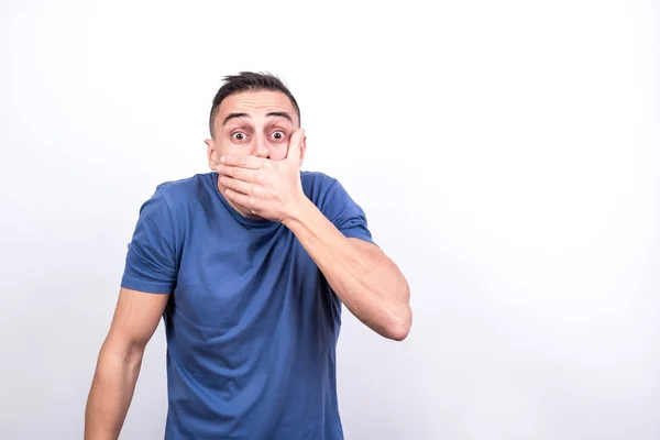 adam ağzını kapsayan