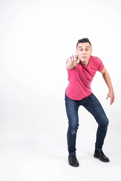 Homem Apontando Frente Com Dedo Indicador Fundo Branco Corpo Inteiro — Fotografia de Stock