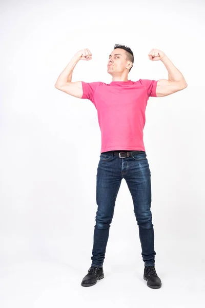 Homem Puxar Bíceps Fundo Branco Corpo Inteiro — Fotografia de Stock