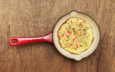 Izgara domatesli omlet.