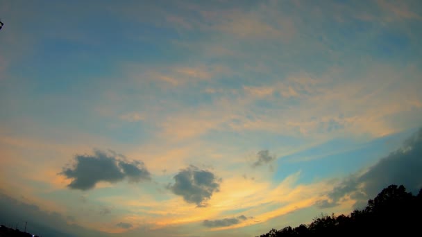 雲が閉じられた青い空 — ストック動画