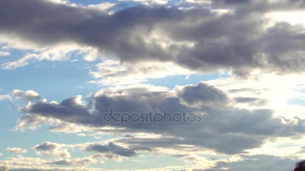 ท้องฟ้าสีฟ้าที่กว้างใหญ่และเมฆท้องฟ้าเมฆ — วีดีโอสต็อก
