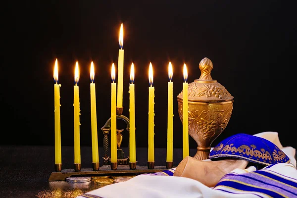 Єврейське свято hannukah з традиційними Менора — стокове фото