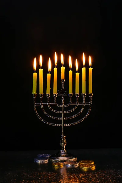 Iluminación de Hanukkah Velas celebración — Foto de Stock