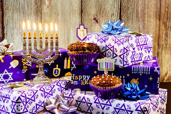 Fiesta judía Hanukkah naturaleza muerta compuesta de elementos el festival de Janucá . —  Fotos de Stock