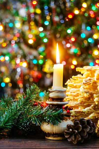 Sakotis árbol de año nuevo y feliz vela de Navidad —  Fotos de Stock