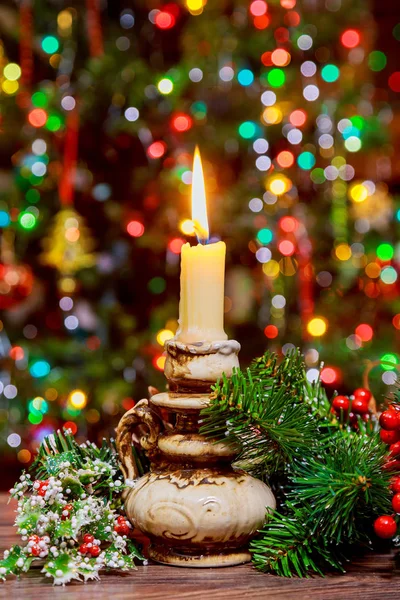 圣诞树上的蜡烛烧. — 图库照片