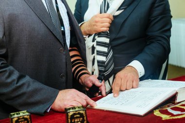 El çocuğun sünnet, Yahudi Torah okuma
