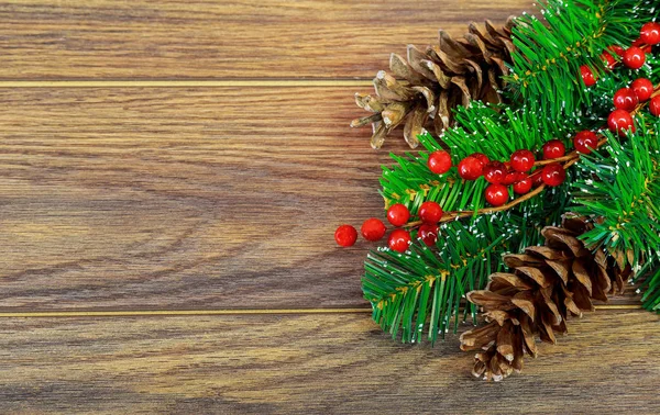 Dekorasyon ahşap tahta ile Noel köknar ağacı — Stok fotoğraf