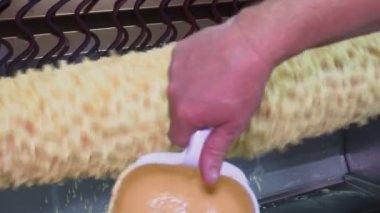 Geleneksel Litvanyalı yemek kek Baumkuchen geleneksel bir tür yırtıcı