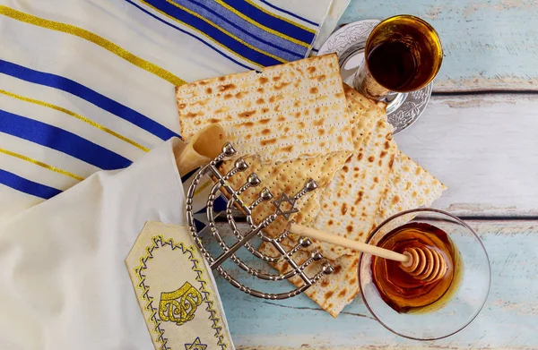 Jüdischer Feiertag hannukah mit Menora traditionell — Stockfoto