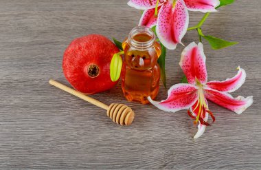 Rosh hashanah jewesh tatil kavramı - nar tatlım pembe lilyum Yahudi yemegi, sembol,