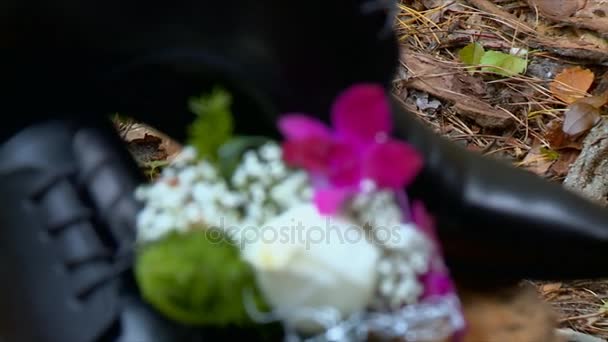 Detalhes do casamento. Acessórios Groom. sapatos — Vídeo de Stock