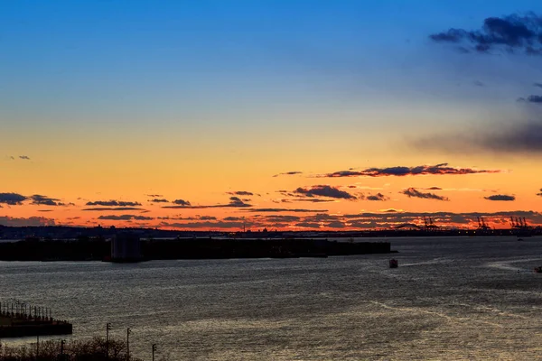 Zonsondergang gezien uit Brooklyn, New York — Stockfoto