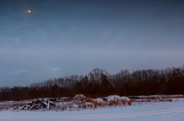 Gece gökyüzü bulutlar yol Tren