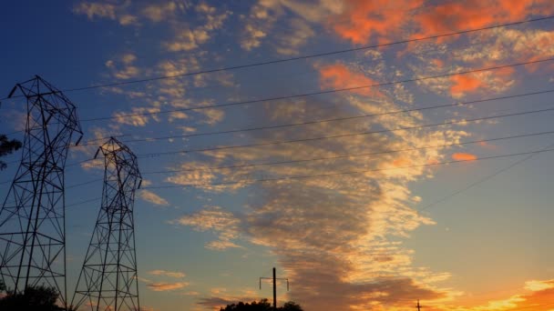 Avondrood met gouden en blauwe wolken in Middellandse Zee — Stockvideo