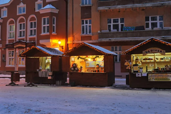 Ужгород, Україна - 7 січня 2017 downtown взимку снігу ніч міста Ужгород України — стокове фото