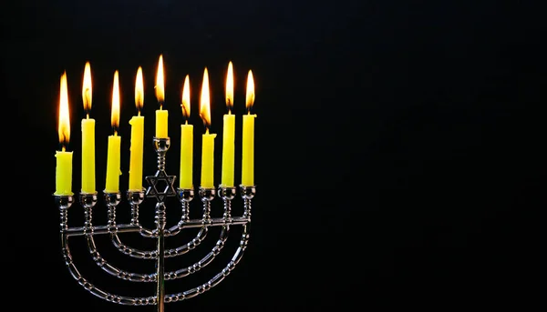 Fiesta judía hannukah con menorah tradicional —  Fotos de Stock