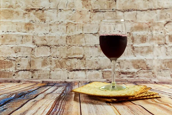 Bakgrund med glas vin och Kurdistan för påsk firande — Stockfoto